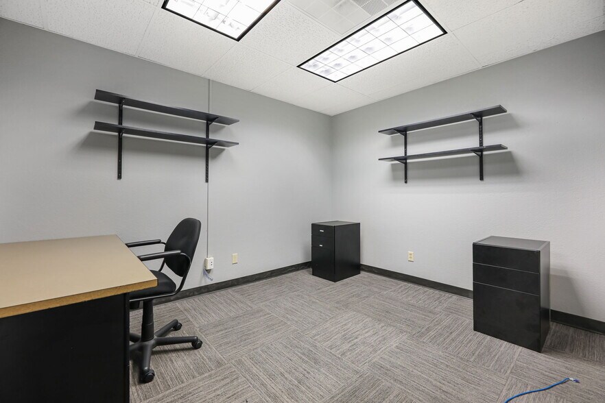 More Photos Of 9502 19th Ave SE, Everett Office For Lease