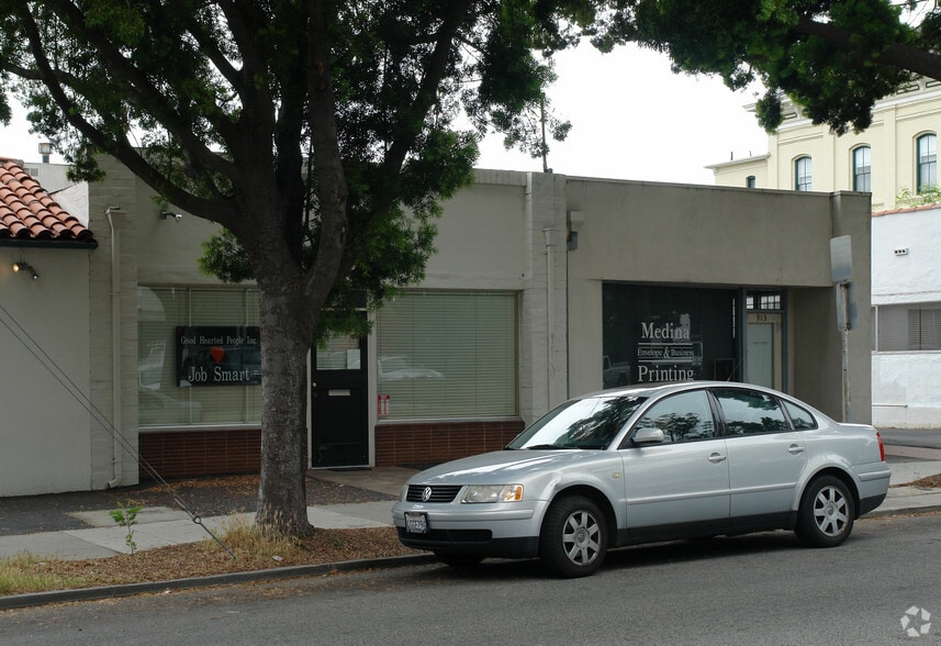 More Photos Of 911 De la Vina St, Santa Barbara Office For Lease