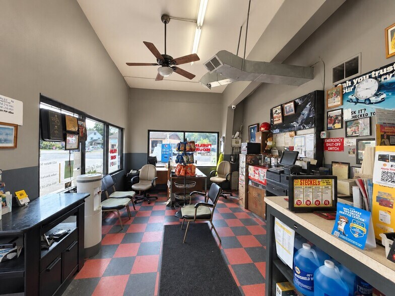 More Photos Of 633 Water St, Belvidere Service Station For Sale