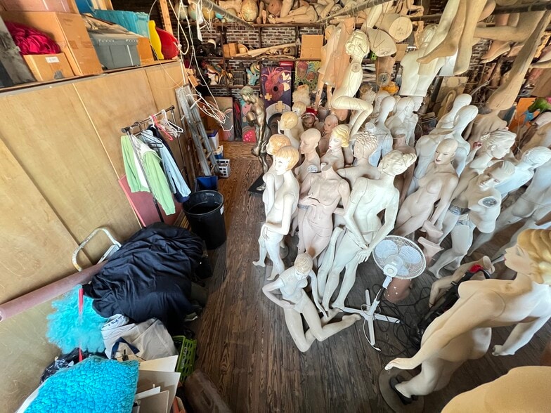 More Photos Of 1438-1442 Light St, Baltimore Showroom For Sale