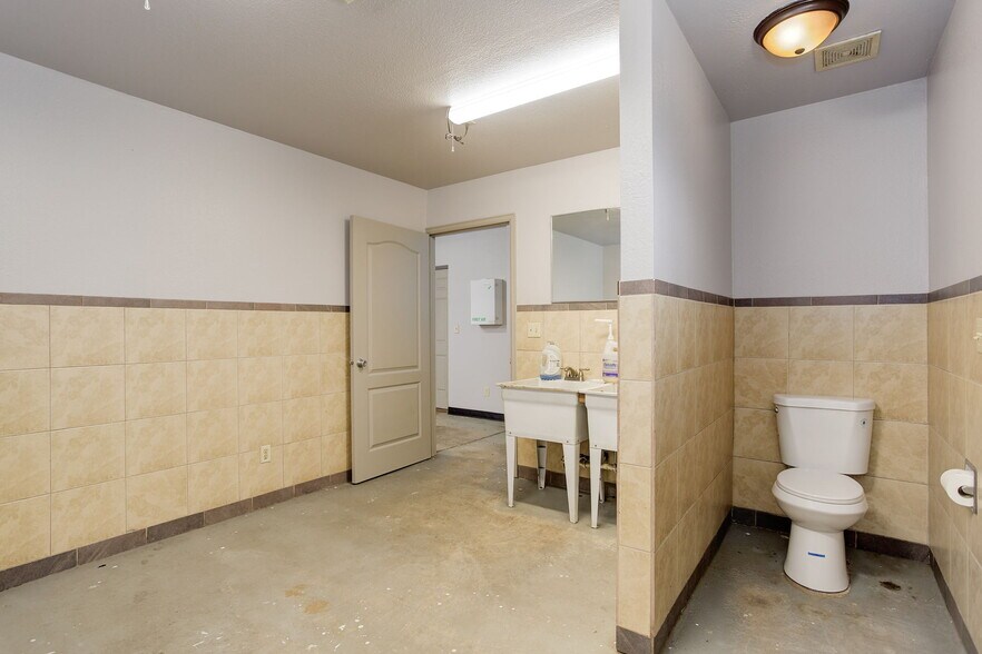 More Photos Of 5320 Cook St, Denver Warehouse For Lease