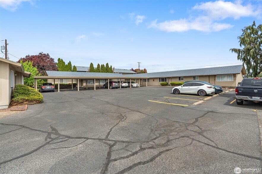 More Photos Of 1011-1015 S 48th Ave, Yakima Apartments For Sale