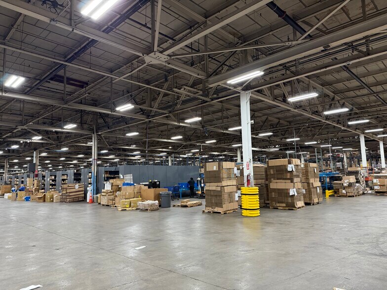 More Photos Of 114 Tived Ln E, Edison Distribution For Lease