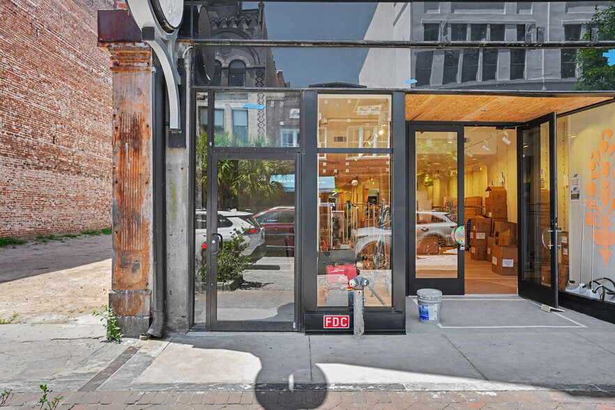 More Photos Of 217-221 W Broughton St, Savannah Storefront Retail Office For Lease