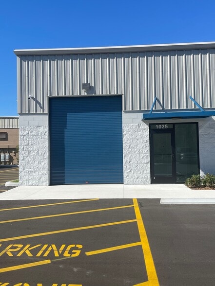More Photos Of 1725 Kennedy Pt, Oviedo Industrial For Lease