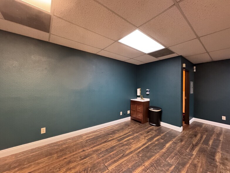 More Photos Of 4755 W Flamingo Rd, Las Vegas Freestanding For Lease