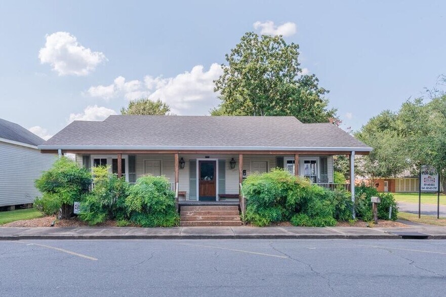 Primary Photo Of 12 N Oak St, Vidalia Office For Sale