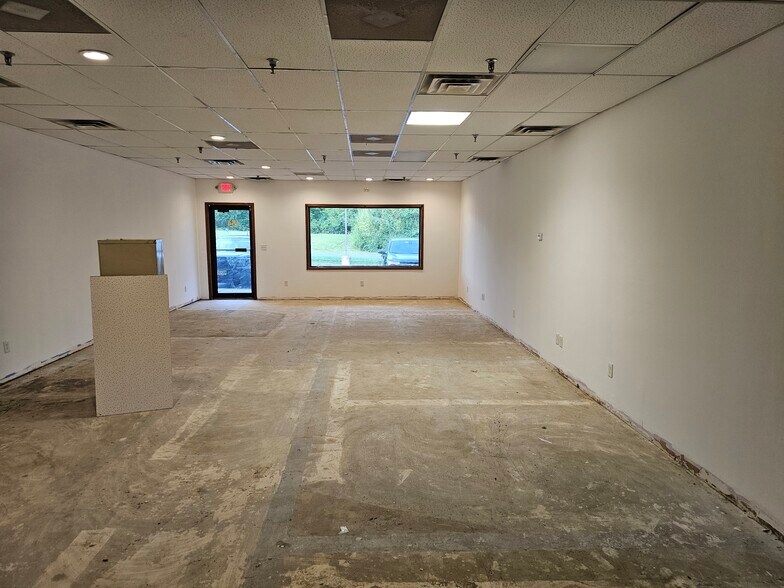 More Photos Of 154 Adamsville Rd, Bridgewater Storefront For Lease