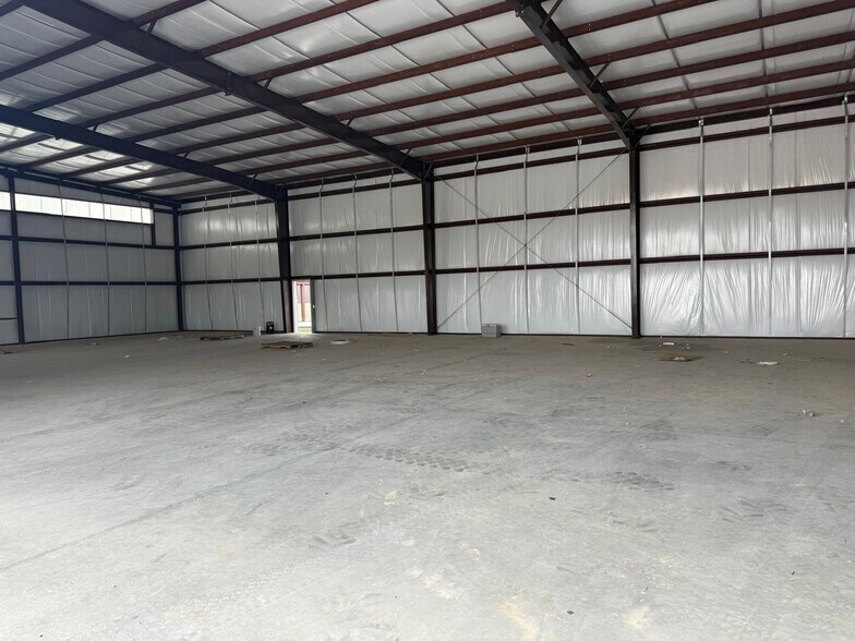 More Photos Of 16313 North Fwy 28, Houston Warehouse For Sale