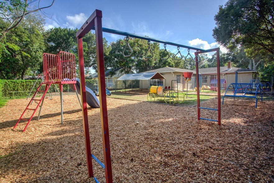 More Photos Of 2447 Raeford Rd, Orlando Daycare Center For Sale