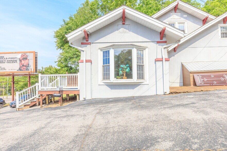 More Photos Of 3709 Brainerd Rd, Chattanooga Office For Sale
