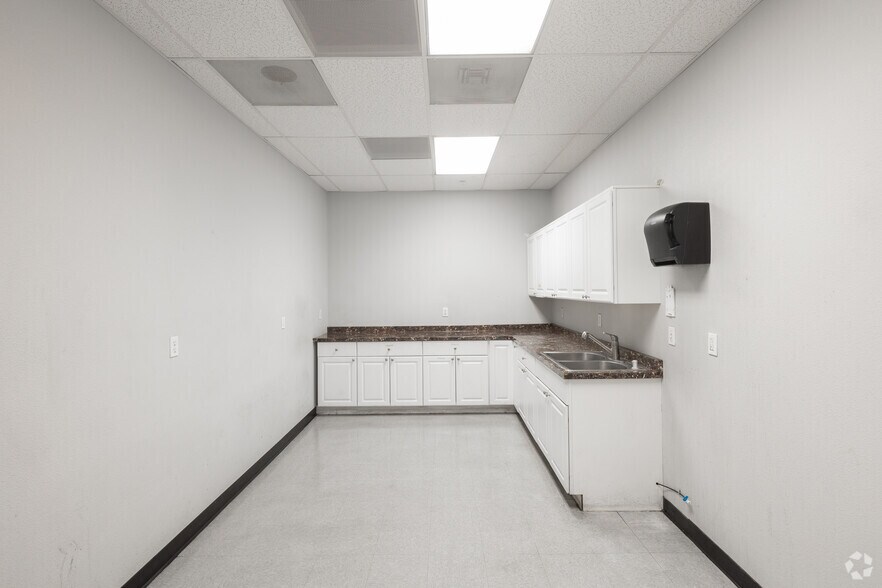 More Photos Of 1400-1420 S Manhattan Ave, Fullerton Distribution For Lease