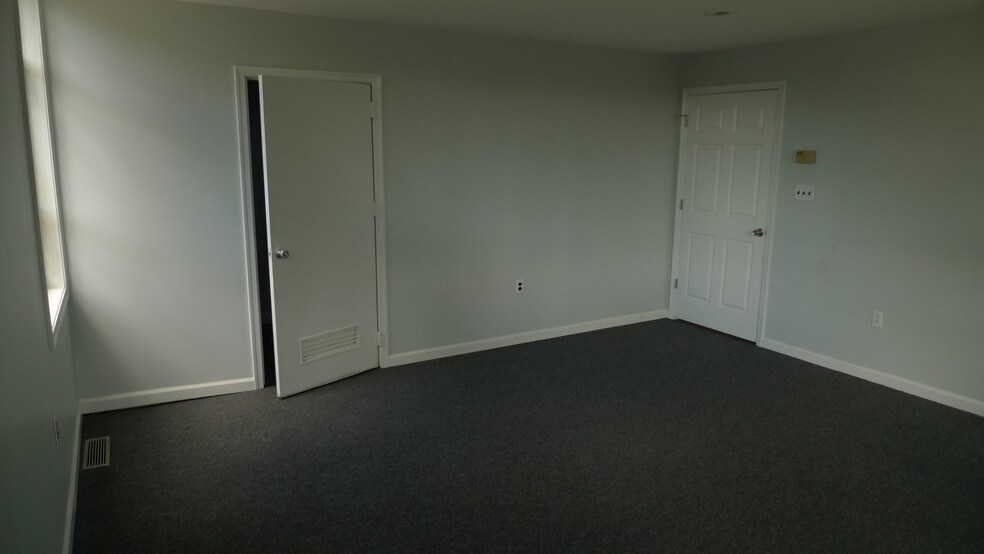 More Photos Of 7 Greenwood Pl, Pikesville Warehouse For Sale