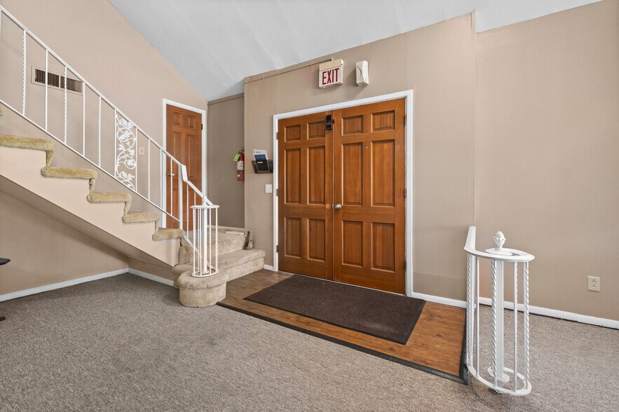 More Photos Of 1400 Locust st, Stilwell Office Residential For Sale