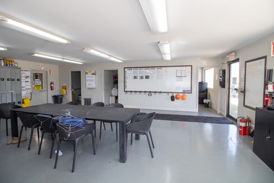 More Photos Of 1303 W Chestnut St, Union City Warehouse For Lease