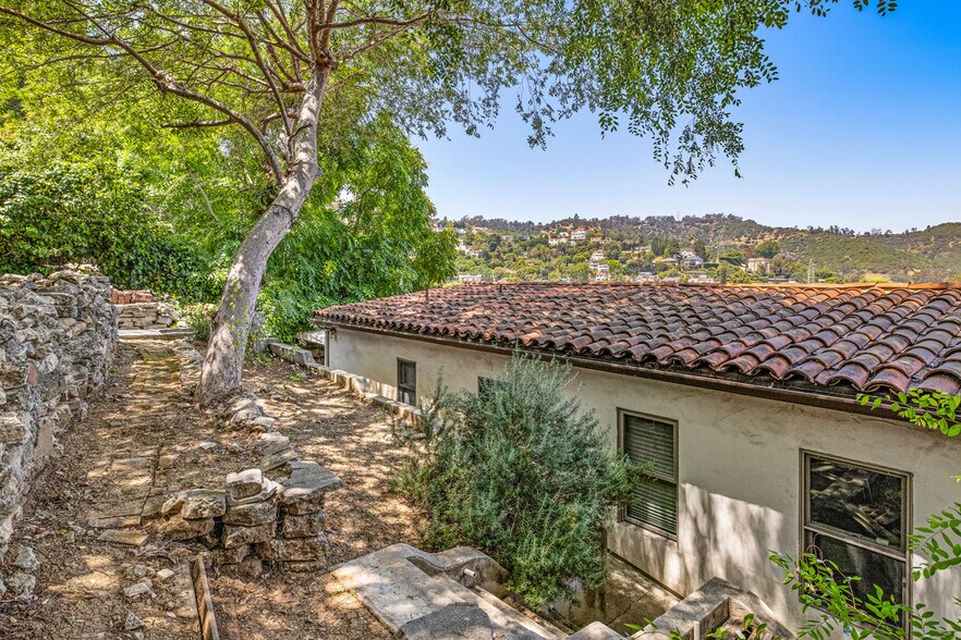 More Photos Of 3700 Arbolada Rd, Los Angeles Apartments For Sale