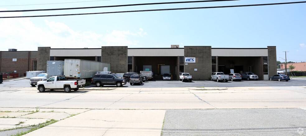 More Photos Of 10758-10768 Tucker St, Beltsville Warehouse For Lease