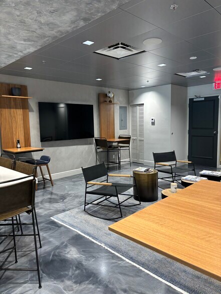 More Photos Of 11811 US Highway 1, North Palm Beach General Retail For Lease