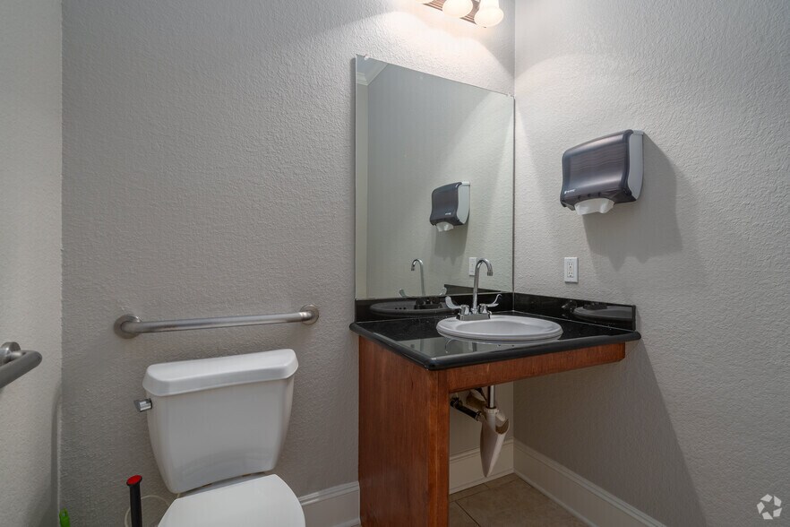 More Photos Of 11601 Spring Cypress Rd, Tomball Office For Sale