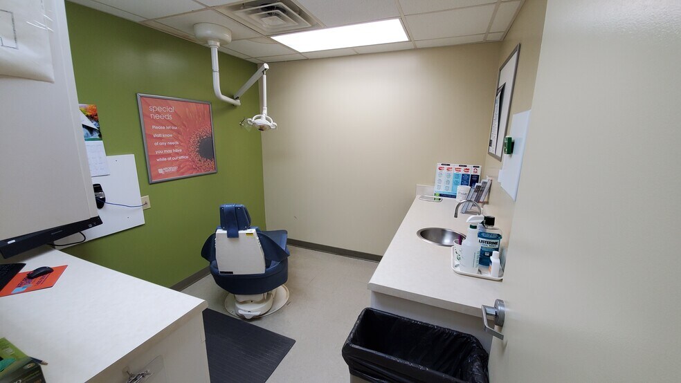 More Photos Of 1431 72 Byp NE, Greenwood Freestanding For Lease