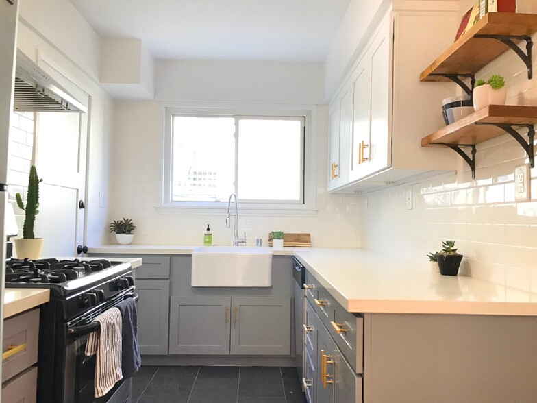 More Photos Of 1257 S Cloverdale Ave, Los Angeles Apartments For Sale