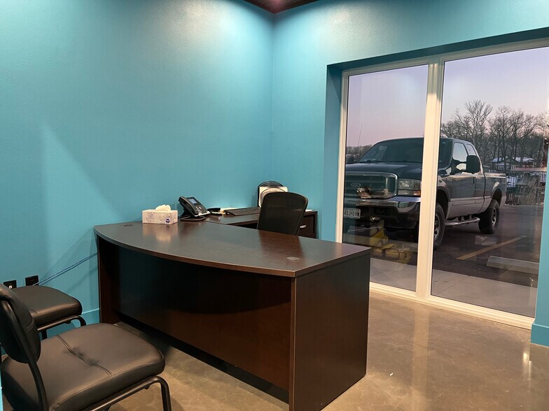 More Photos Of 27 Lighthouse Marina Rd, Sunrise Beach General Retail For Sale