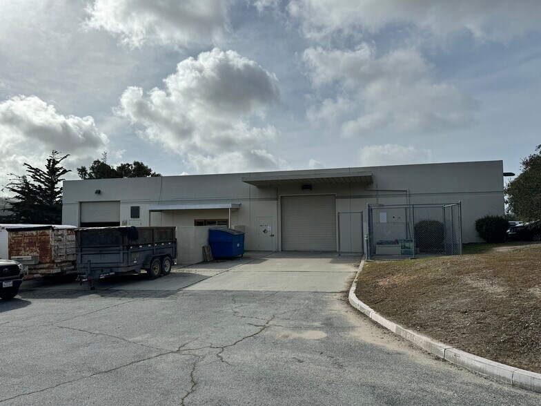 More Photos Of 5 Mandeville Ct, Monterey Flex For Sale