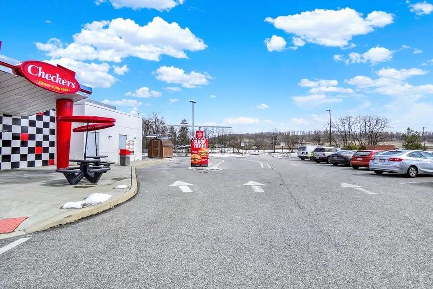 More Photos Of 4315 N George Street Ext, Manchester Self Storage For Lease