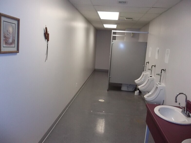 More Photos Of 1390 35th Pkwy Pky, Chanute Religious Facility For Sale