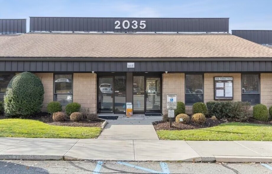 Primary Photo Of 2035 Hamburg Tpke, Wayne Medical For Lease