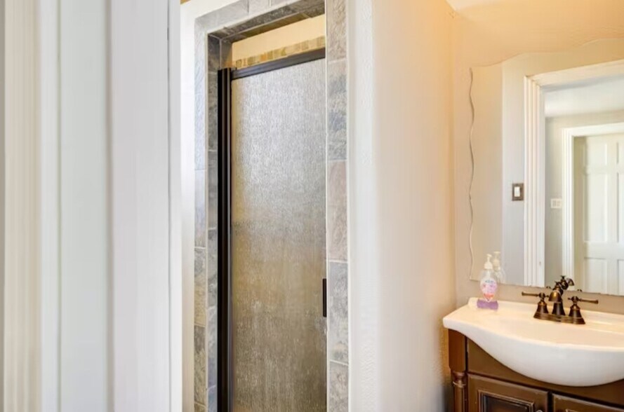 More Photos Of 2070 SW Loop 338, Odessa Specialty For Lease