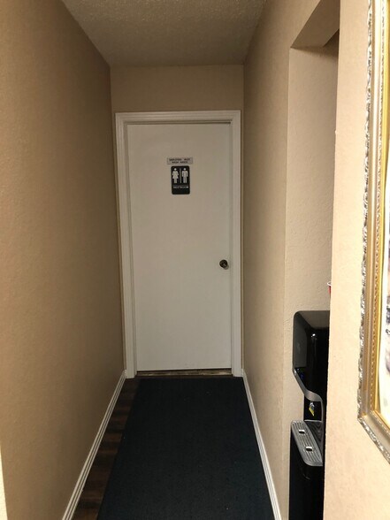 More Photos Of 12155 Metro Pky, Fort Myers Showroom For Lease