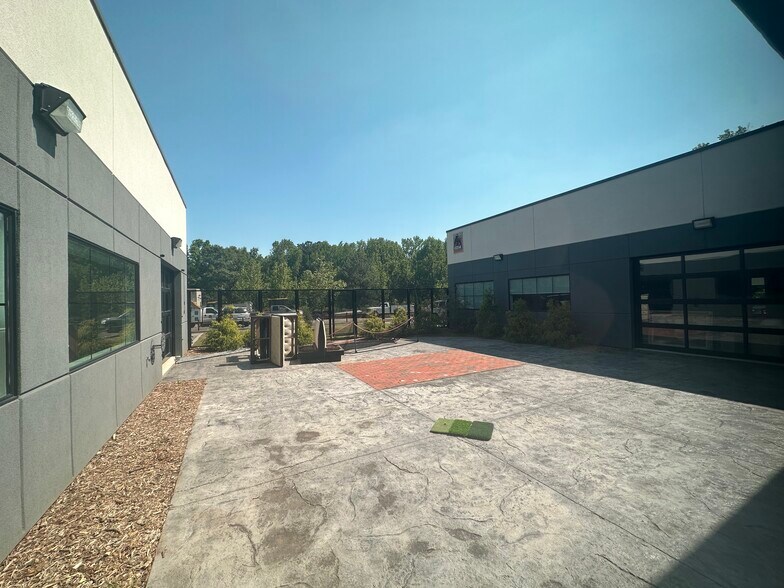 More Photos Of 264 Neely Ferry Rd, Simpsonville Light Distribution For Sale