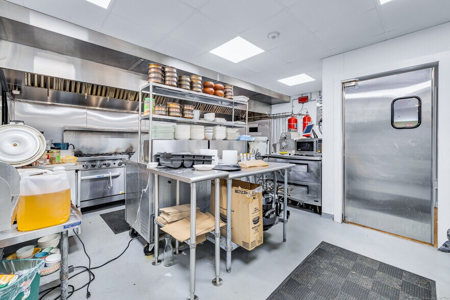 More Photos Of 93 Elm St, Old Saybrook Restaurant For Sale