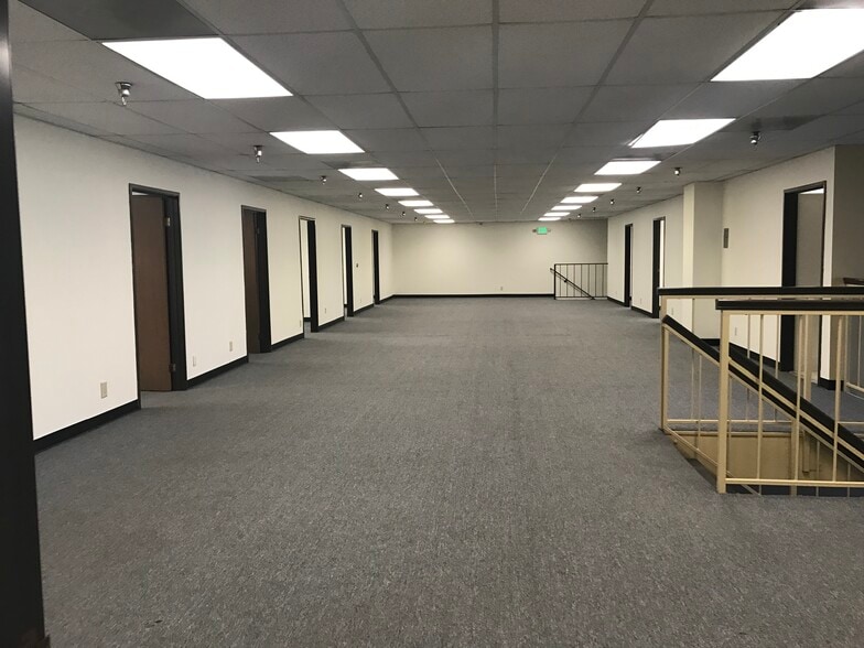 More Photos Of 15392 Cobalt St, Sylmar Warehouse For Lease