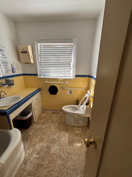 More Photos Of 2025 N Broadway, Santa Ana Office Residential For Lease