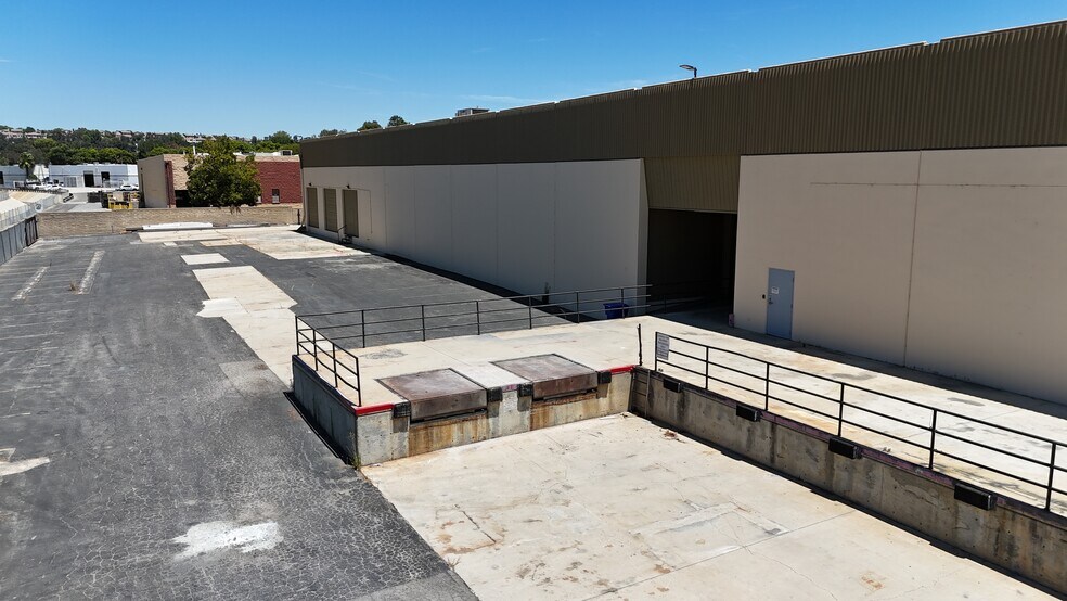 More Photos Of 25371-25395 Rye Canyon Rd, Valencia Warehouse For Lease