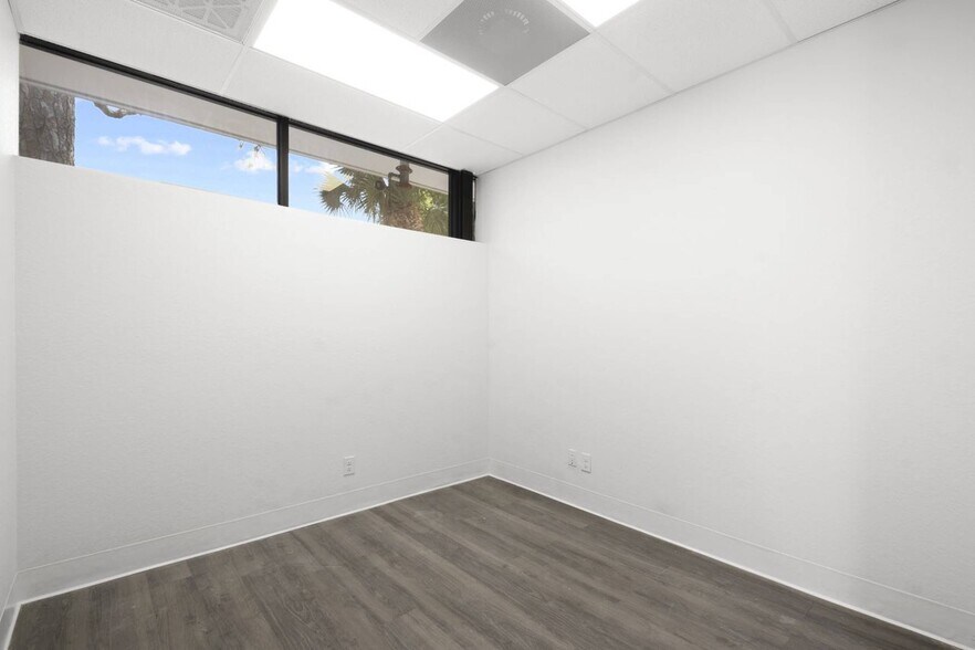 More Photos Of 3801 Bee Ridge Rd, Sarasota Storefront For Lease