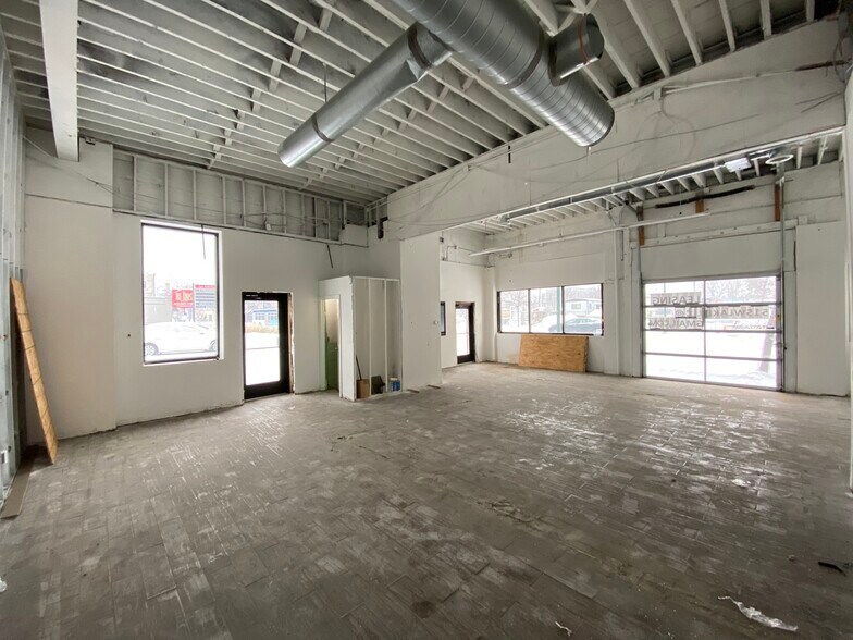 More Photos Of 515 W Lake St, Minneapolis Storefront Retail Office For Lease