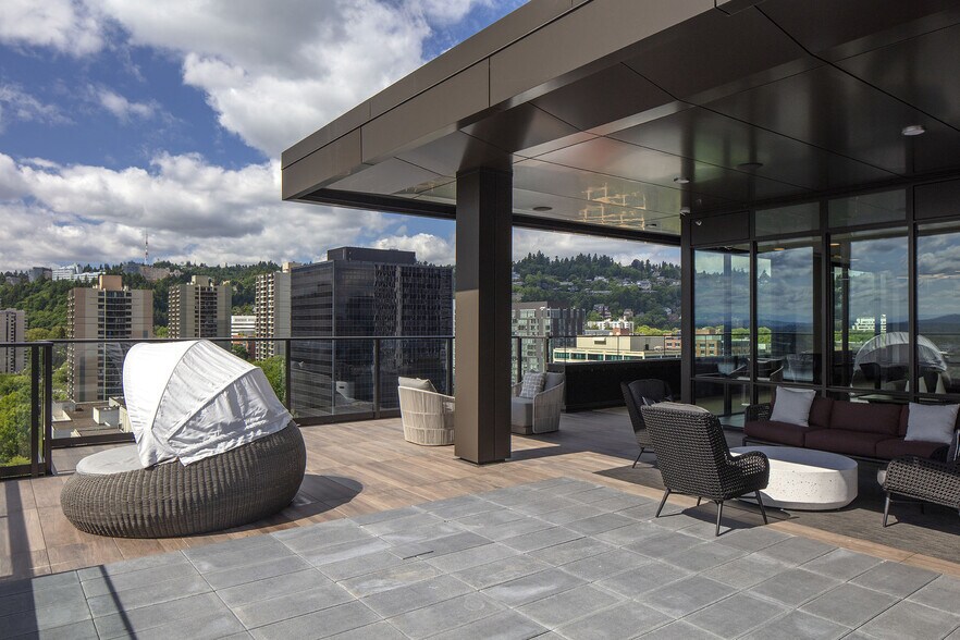 More Photos Of 140 SW Columbia St, Portland Apartments For Lease