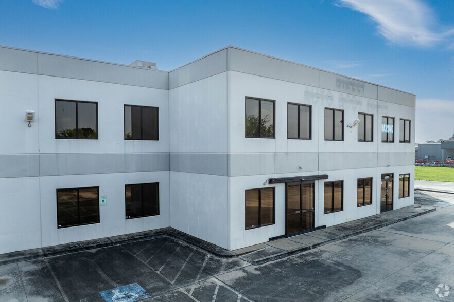 More Photos Of 11820 S Sam Houston Pkwy W, Houston Warehouse For Sale