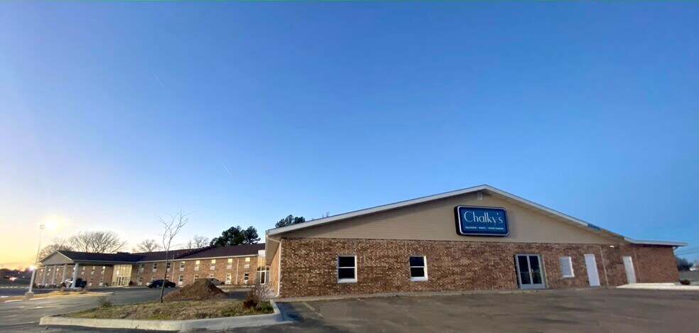 More Photos Of 2400 W Main St, Carbondale Hotel For Sale