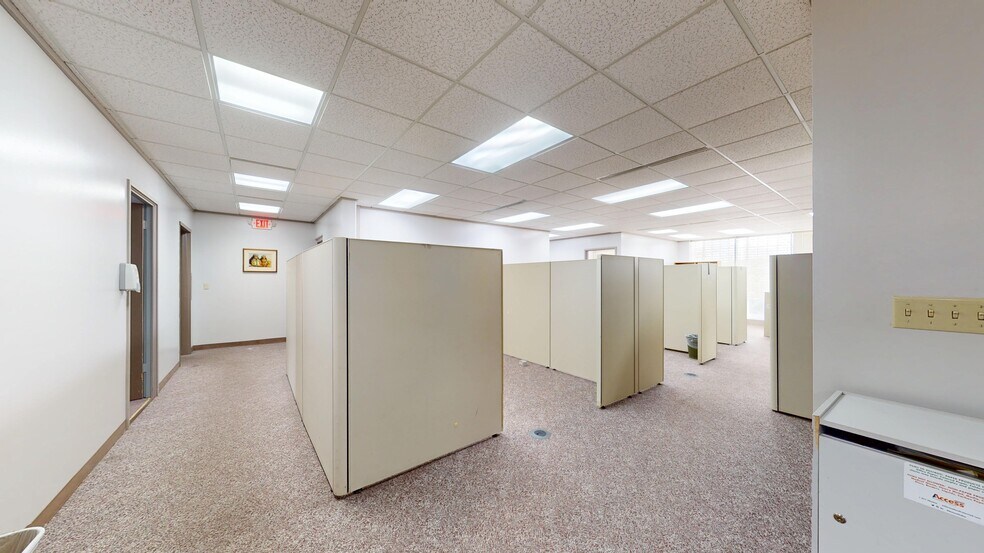 More Photos Of 1654 S King St, Honolulu Office For Lease