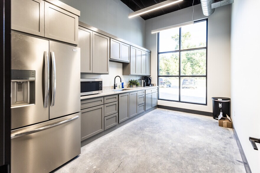 More Photos Of 6610 E 121st St, Bixby Office For Lease