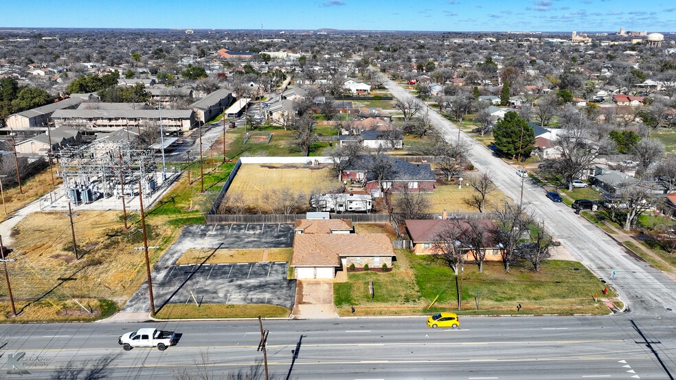 More Photos Of 2810 S 27th St, Abilene Office For Sale