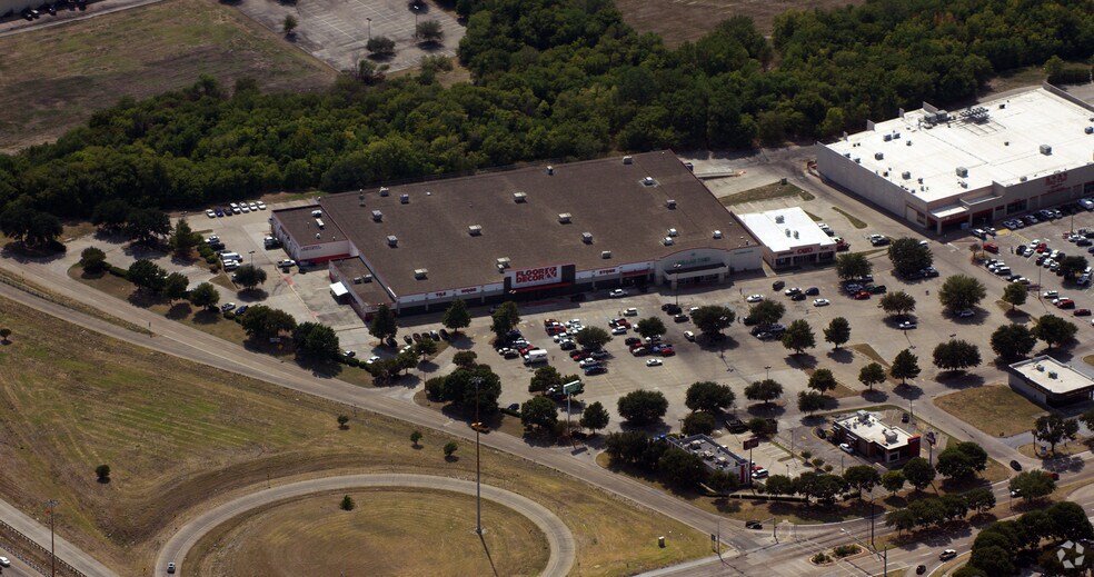 More Photos Of 2520-2540 E Pioneer Pky, Arlington Unknown For Lease