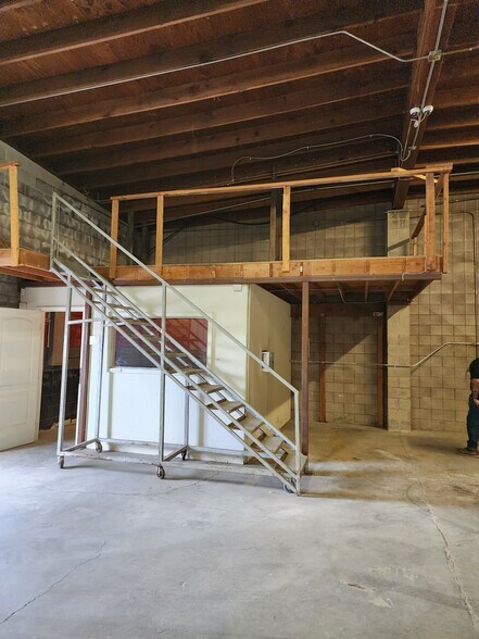More Photos Of 4672 E Waterloo Rd, Stockton Warehouse For Lease