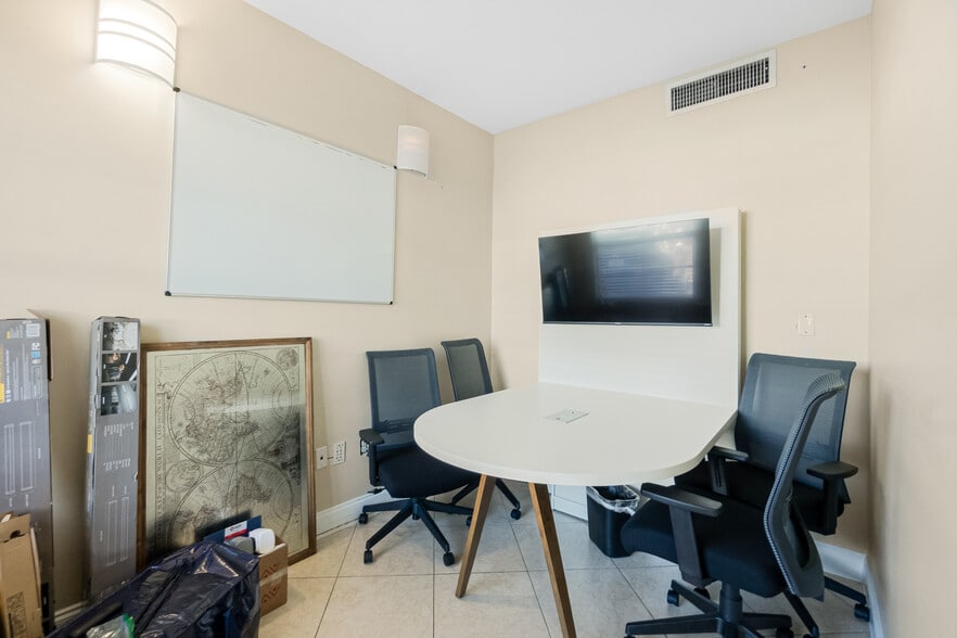 More Photos Of 10261 Sunset Dr, Miami Office For Lease