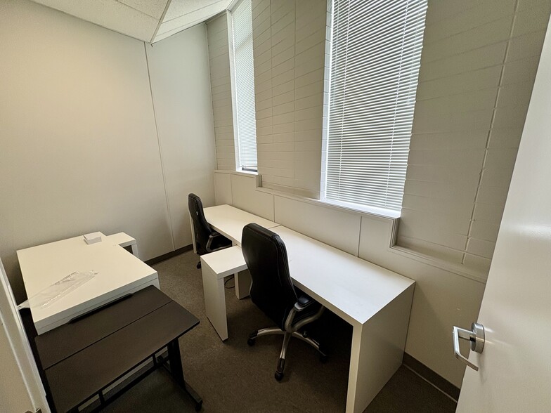 More Photos Of 204-218 Blue Mountain St, Coquitlam Office For Lease