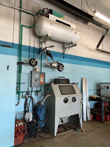 More Photos Of 1005 W Main St, Kent Auto Repair For Sale